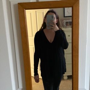 Babaton by Aritzia black v-neck tunic style sweater